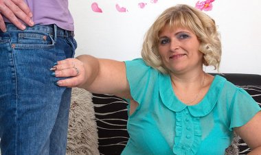 Big Breasted BBW Fucking Her Ass off - Mature.nl