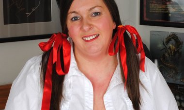 Big Mama Lucy Is Ready for Some Pleasing and Some Teasing - Mature.nl