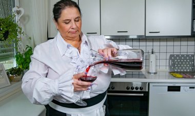 Huge Breasted Mature Slut Playing with Her Pussy in the Kitchen - Mature.nl