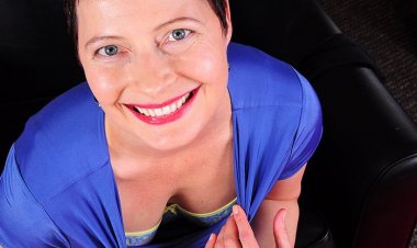 Naughty Shaved American Mom Playing with Herself - Mature.nl