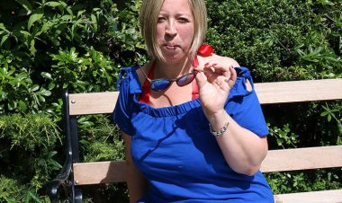 Naughty Mature Lady Playing with Her Pussy in the Garden - Mature.nl