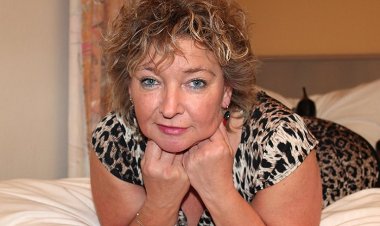 Naughty German Amateur Housewife Playing with Herself - Mature.nl