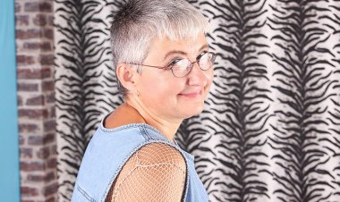 This Hairy Mature Slut Loves to Play Alone - Mature.nl