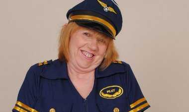 Horny British Mature Redhead Masturbating - Mature.nl