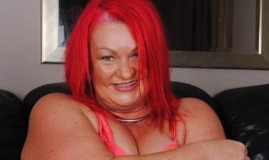 Kinky Big Mature Redhead Pleasing Herself - Mature.nl