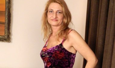 Horny Mature Slut Playing with Her Pussy - Mature.nl