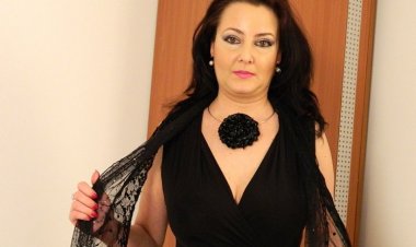 Naughty Mature Slut Masturbating All Alone - Mature.nl