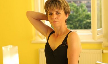 Horny Housewife Playing with Her Toys - Mature.nl