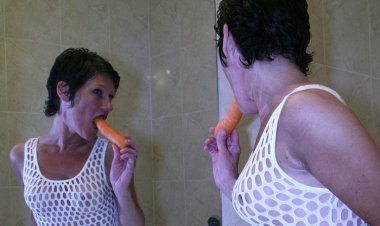 Squirting Mature Slut Gets off - Mature.nl