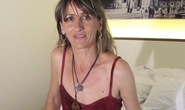 Kinky Carmen Loves Playing with Her Toys - Mature.nl