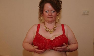Big titted german housewife playing with her toys - Mature.nl