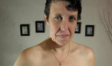 This Mama Loves to Play with Her Wet Drippin Pussy - Mature.nl