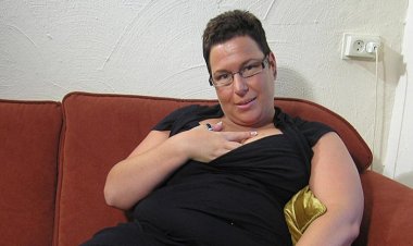 Big Mature Nympho Playing with Herself - Mature.nl