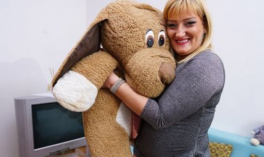 Horny Housewife Playing with Herself - Mature.nl