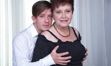 Chubby Mature Slut Fucking and Sucking Her Toyboy - Mature.nl