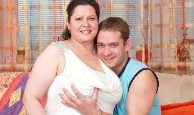 Huge Breasted Housewife Fucking like Crazy - Mature.nl