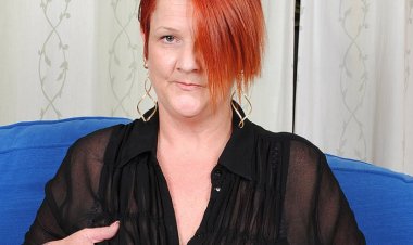 Chubby Red Mature Slut Playing with Her Pussy - Mature.nl