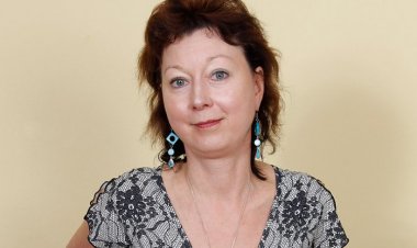 Horny Housewife Gets Fucked Hard by Her Toyboy - Mature.nl