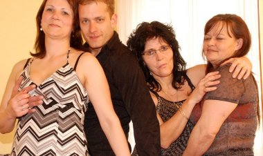 Three Mature Women Sharing One Fucking Dude - Mature.nl