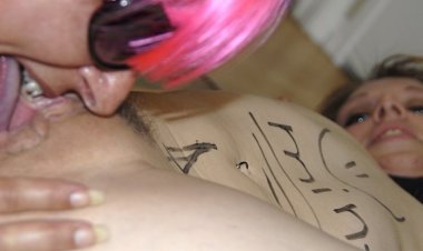 Mature mistress doing a hot lezzie slave - Mature.nl