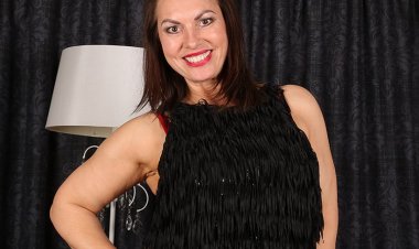 Naughty British MILF Getting Steamy Wet - Mature.nl