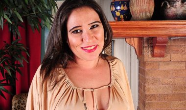 American Housewife Playing with Herself - Mature.nl