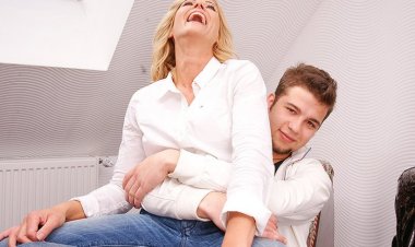 Hot Blonde Housewife Getting Fucked by Her Toy Boy - Mature.nl
