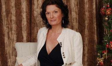 Sexy British MILF Loves to Masturbate - Mature.nl