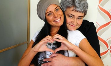 Hot Babe Having Fun with a Hairy Chubby Mature Lesbian - Mature.nl