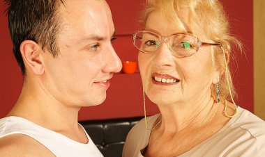 Hairy Old Lady Fucking and Licking Ass - Mature.nl