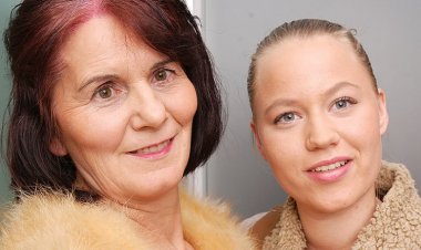 Naughty Mature Lesbian Catches a Hot Young Babe in the Shower - Mature.nl