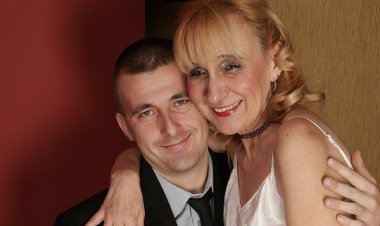 Horny Mature Slut Gets Fucked by Her Toyboy - Mature.nl