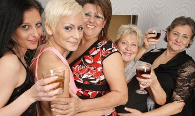 Five Horny Old and Young Lesbians Make It Special for Christmas - Mature.nl
