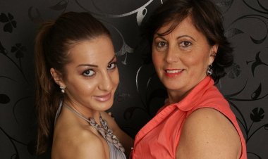 Horny Young Teen Pleases Mature Housewife - Mature.nl