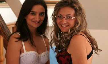 Two Horny Housewives Doing Eachother - Mature.nl