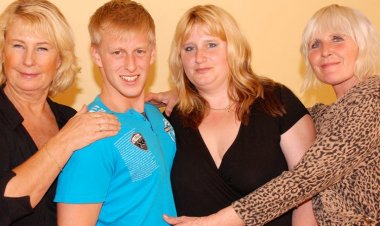 This Dude Is Partying with Three Mature Sluts - Mature.nl