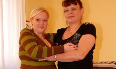 Chubby Teen Doing a Naughty Mature Lesbian - Mature.nl