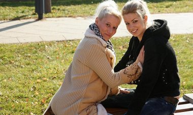 A First Old and Young Lesbian Date Turns out Hot - Mature.nl