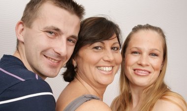 Horny Housewife and Hot MILF in Threesome - Mature.nl
