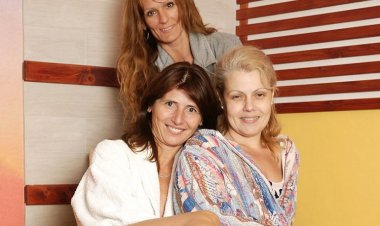 Mature Ladies Relaxing in an All Female Sauna - Mature.nl