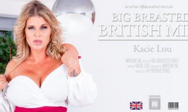 Big breasted MILF Kacie Lou is getting wet