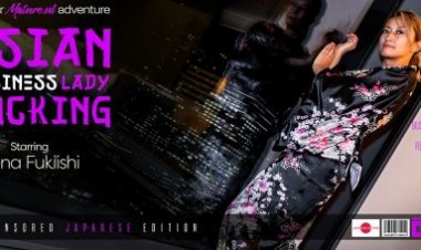 Japanese business lady fucking in a hotelroom