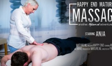 Mature Anja massages with a happy end!