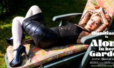 MILF Wanilianna plays with her shaved pussy in the garden