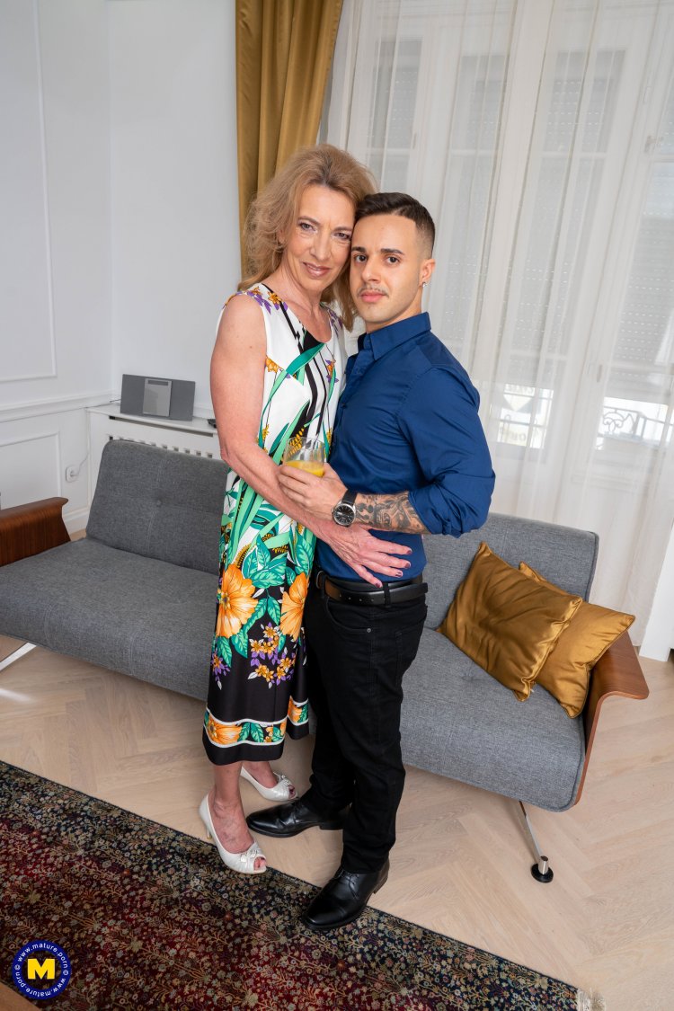 Tattooed toyboy having fun with a horny mature slut