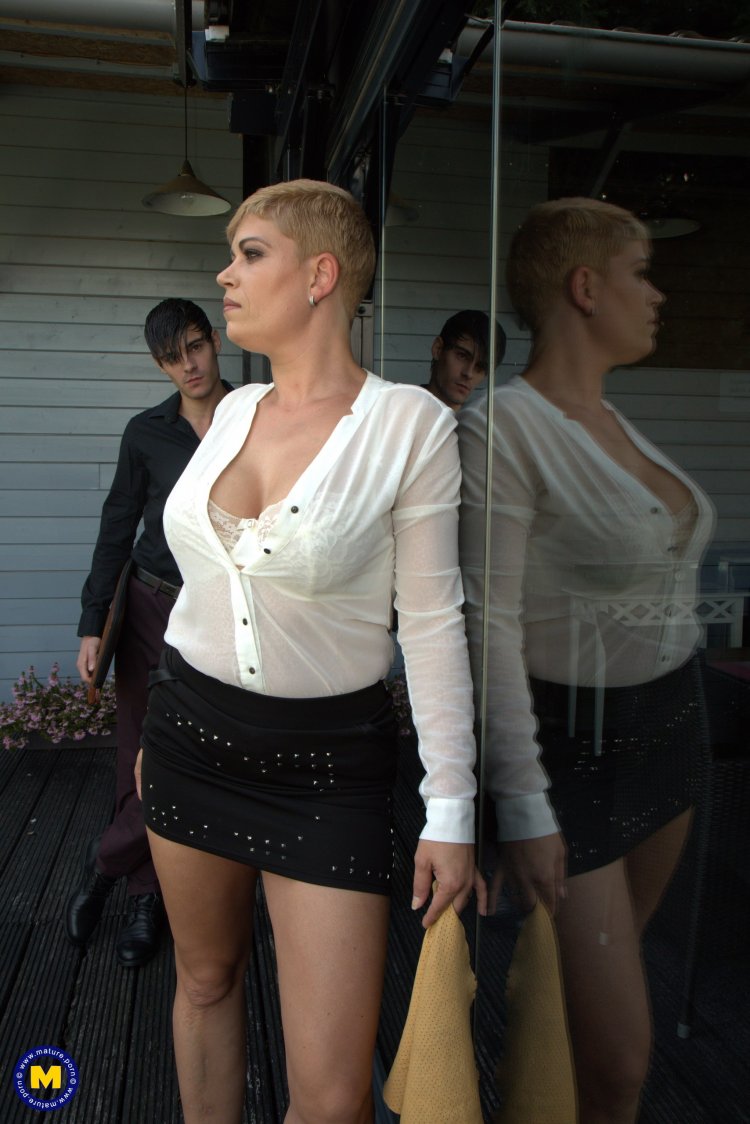 Naughty mature fucked  Valentina Babe loves to get up the ass by her toy boy