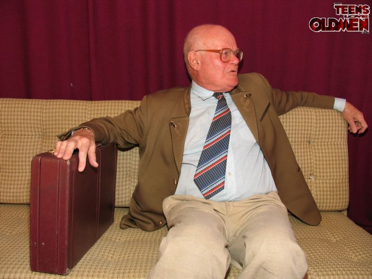 grandpa is being fucked by his niece