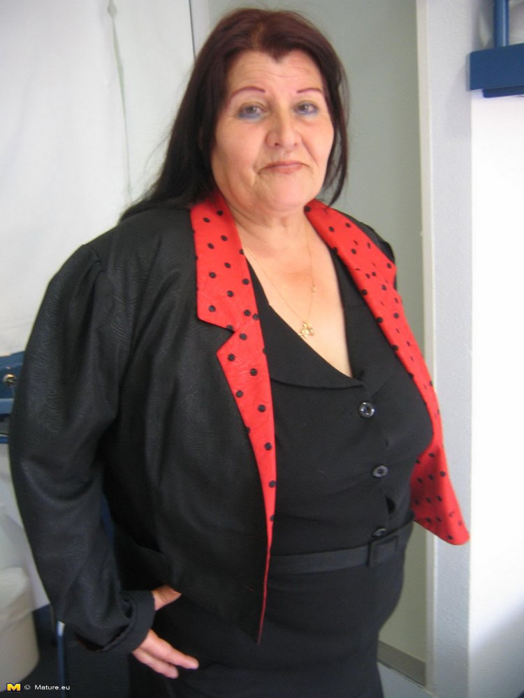 Big titted Maria is obe horny mature slut who loves to play with herself
