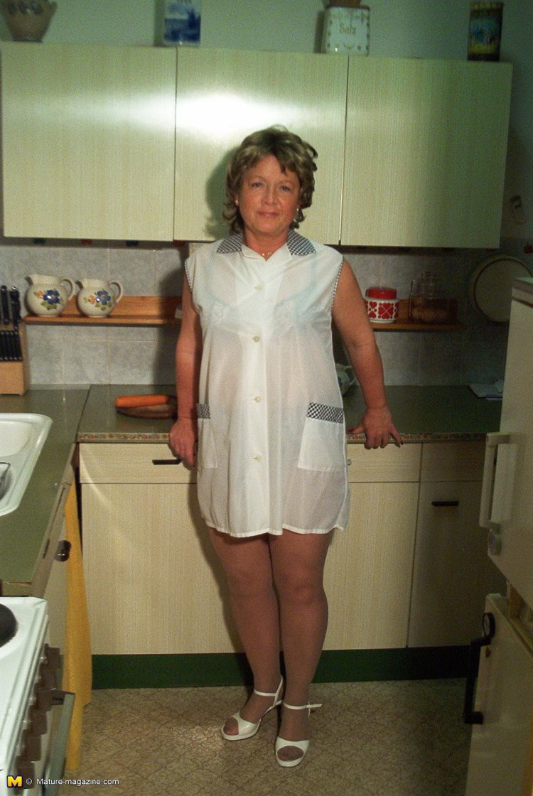 Give this mature slut whipped cream and she gets wild