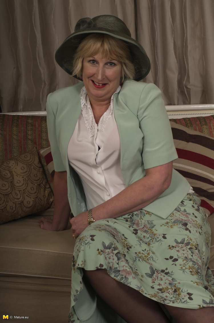 rosemary showing her british butt to all of us